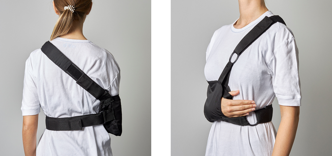 Foto af en patient, der har en korrekt påsat armslynge.