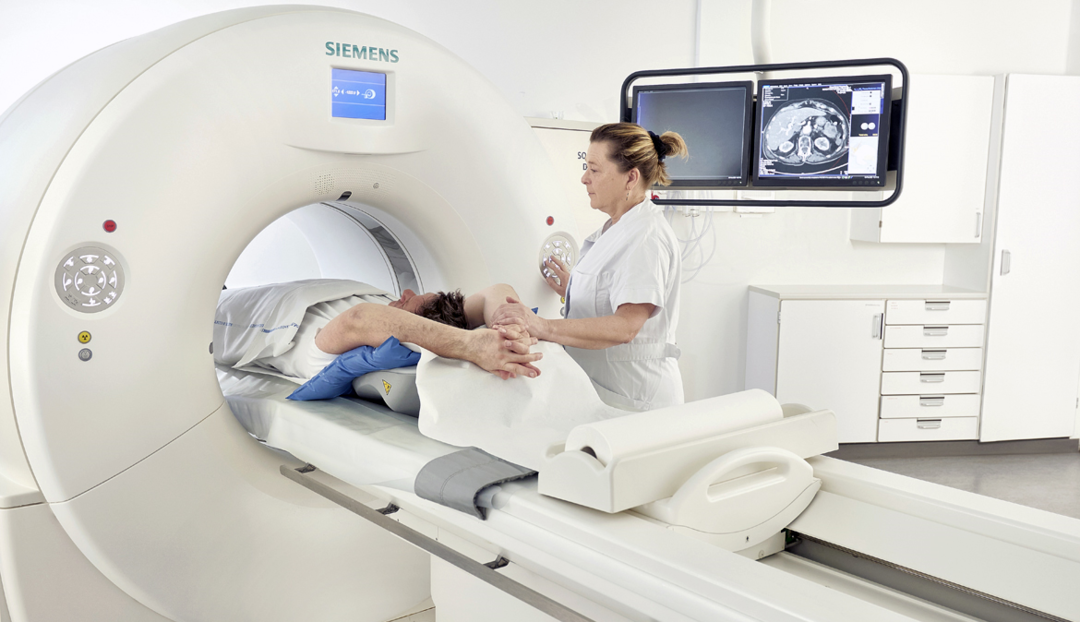 Billede af en patient i en CT-skanner
