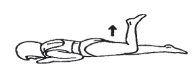 Billedet viser, at man skal ligge på maven, bøje knæet, og derefter løfte det ene ben.