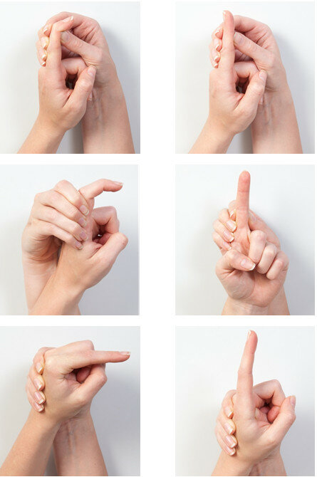 1. Bøj det øverste led af fingeren med hjælp fra den anden hånd, stræk den ud efter. 2 Bøj det næste led på fingeren, med hjælp fra den anden hånd, stræk den ud efter. 3. Bøj det sidste led i fingeren, med hjælp fra den anden hånd, stræk den ud efter.