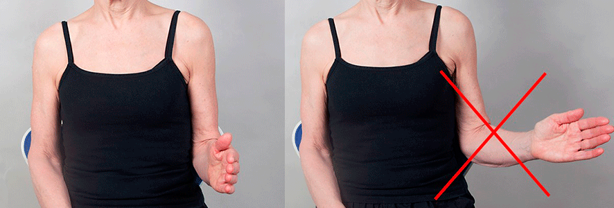 Armen pege direkte ligeud fra kroppen.