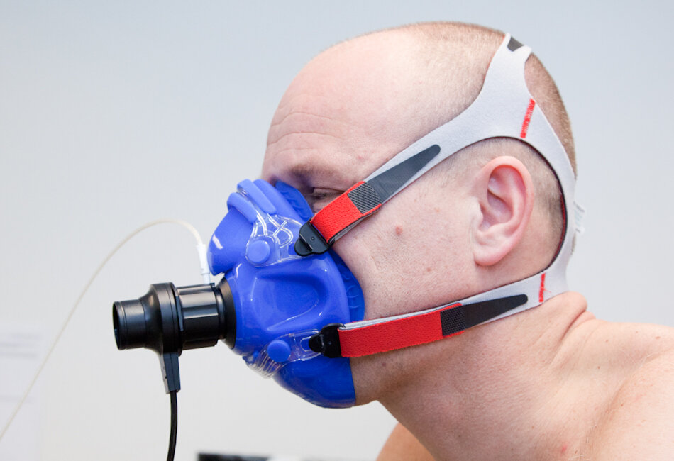 Billedet viser patienten med iltmaske på.
