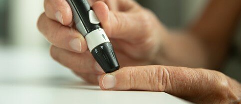 Mål altid blodsukker på siden af fingerspidsen, i en øreflip eller i en tå