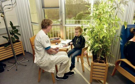 Villads taler med en sygeplejerske