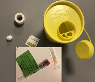 En gul beholder, til at smide den brugte kanyle ud i, samt beholderen hvori medicinen leveres.