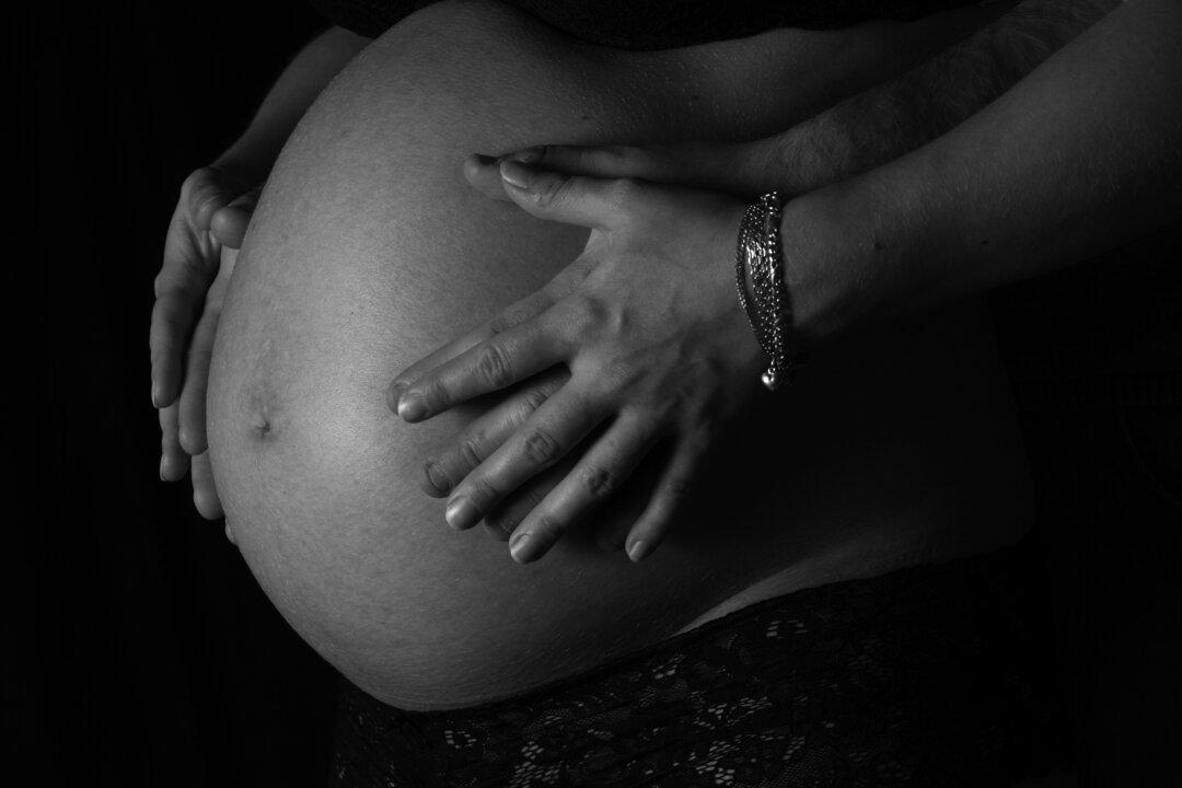 Billede af en gravid mave