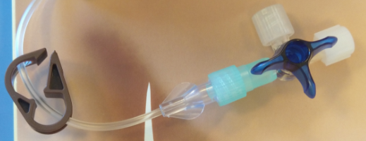 Billede 2: Klemskruen er åben, og trevejshanen er drejet